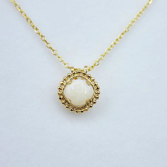 10K Yellow Gold Genuine Opal 6x6mm (0.75ct) Pendant - Picture 1 of 5